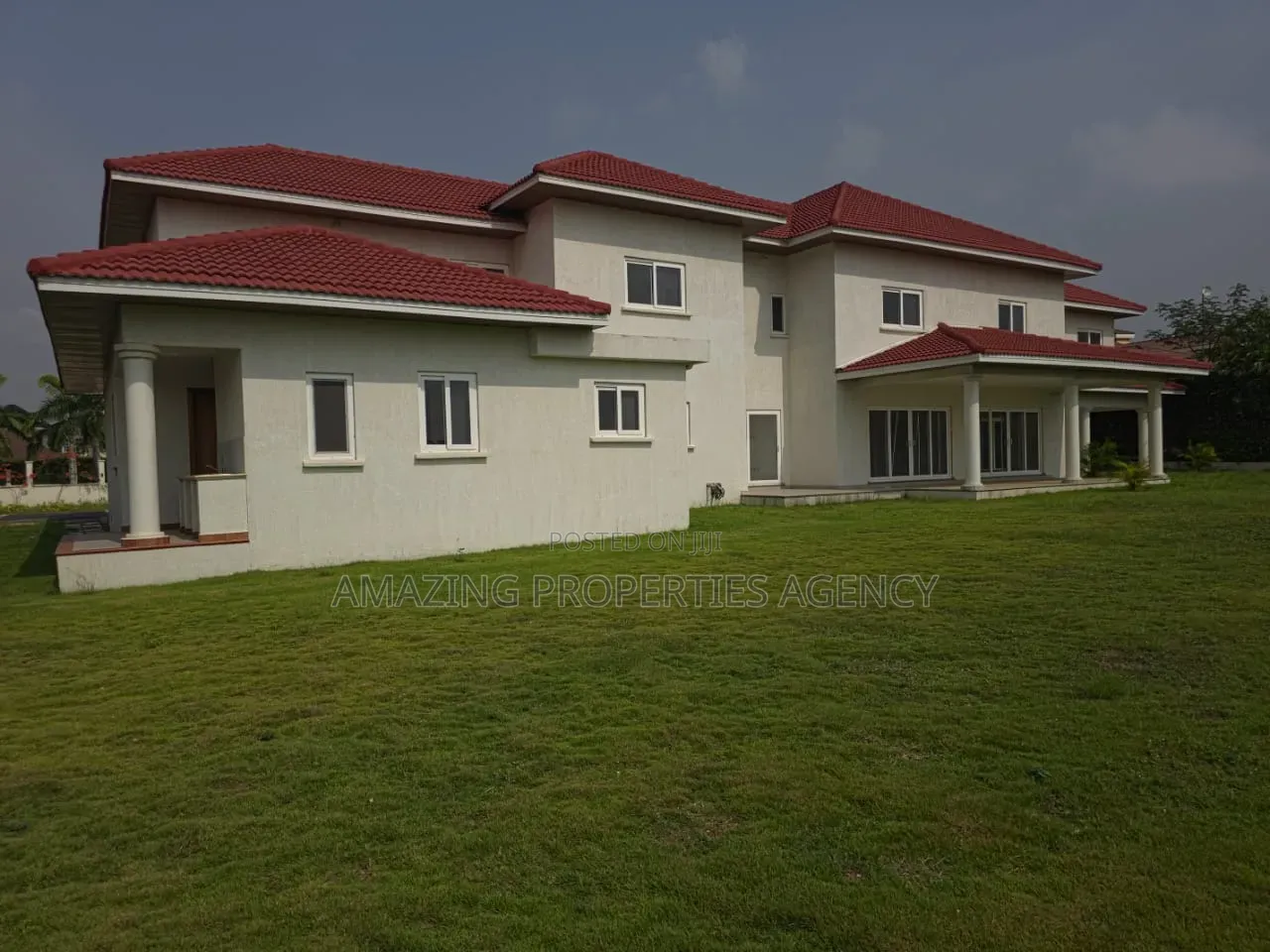 6bdrm House in East Legon, A&C Mall Area for sale in A&C Mall Area