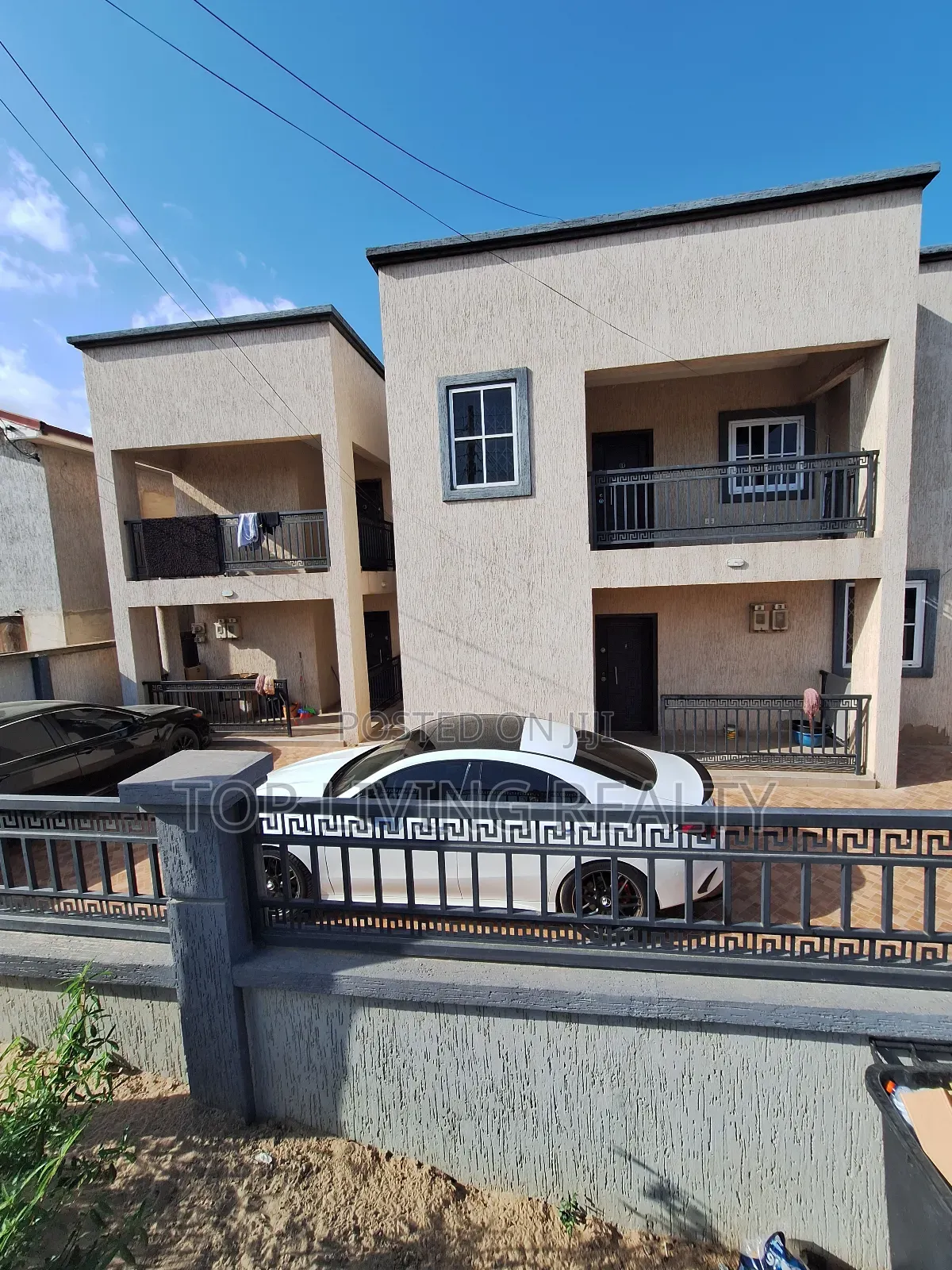 2bdrm Block of Flats in Nanakrom, School Junction for sale in School Junction