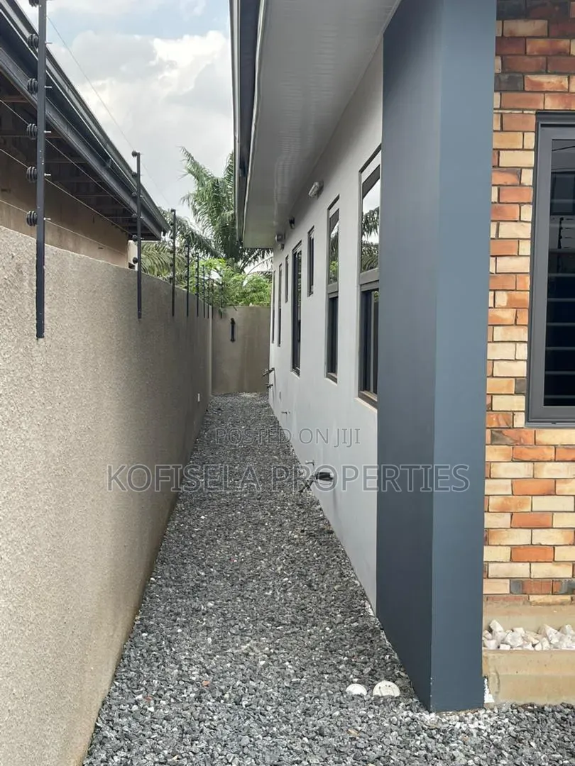 2bdrm House in Ayi Mensah, Oyarifa for sale in Oyarifa