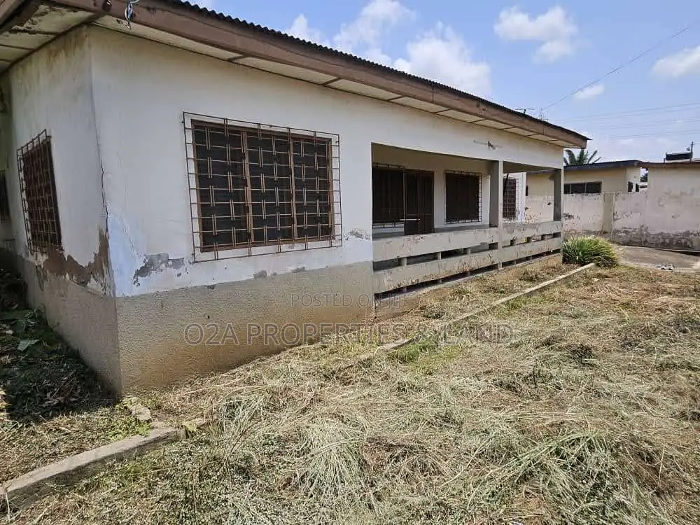 Executive Old Structure for Sale at Roman Ridge Main Road in Police Station