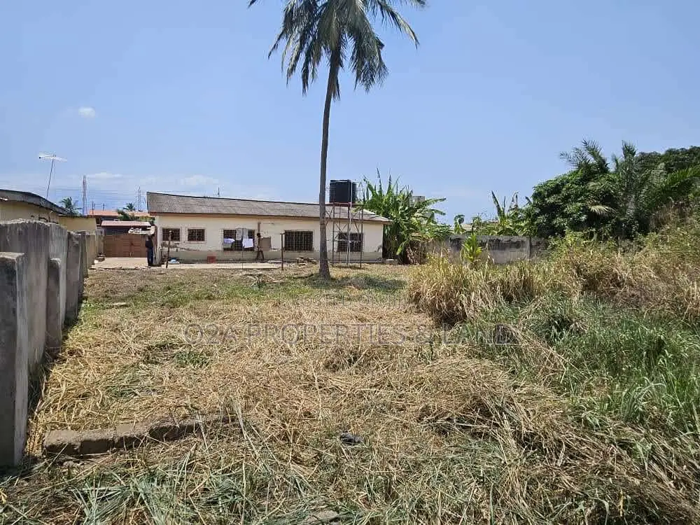 Executive Old Structure for Sale at Roman Ridge Main Road in Police Station