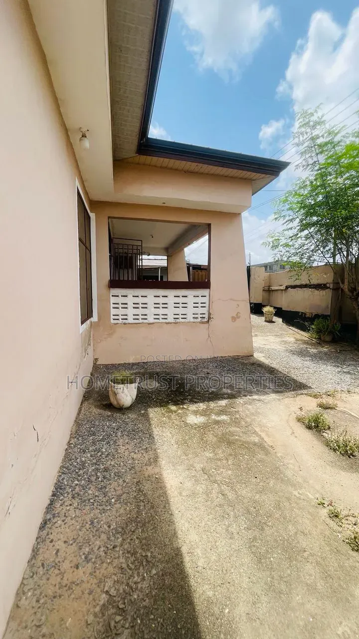 4bdrm House in Achimota Mile 7 for sale in Mile 7