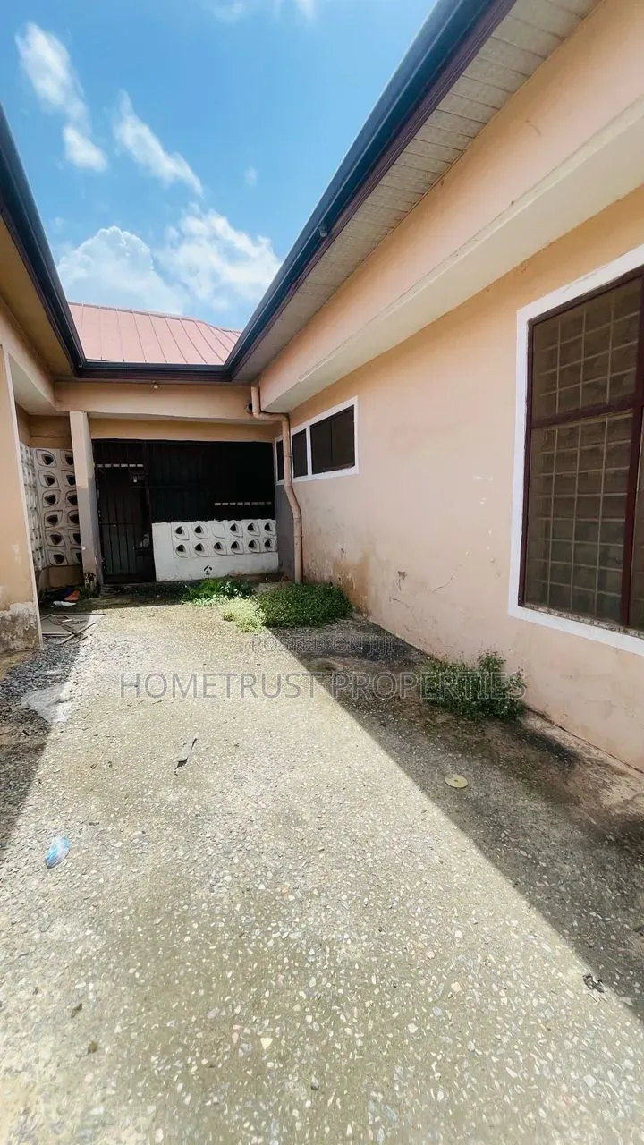 4bdrm House in Achimota Mile 7 for sale in Mile 7