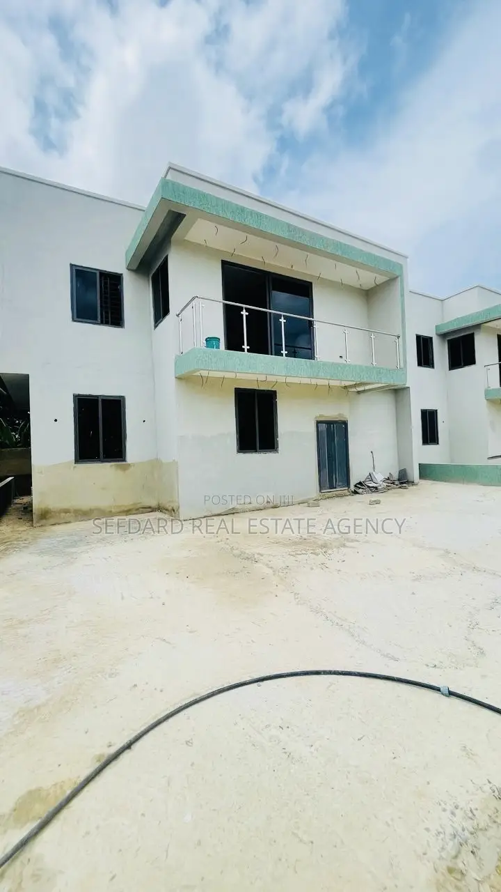 4bdrm Duplex in Sefdard Properties, Achimota for sale in Achimota