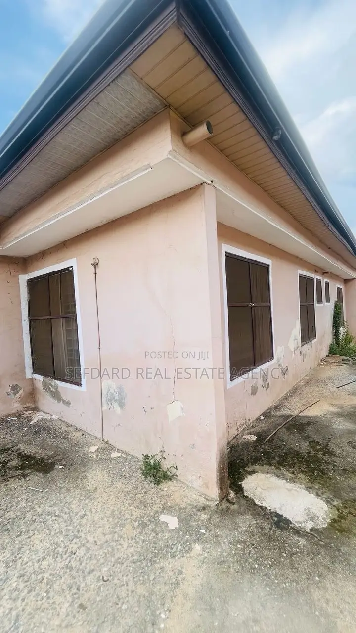 7bdrm House in Sefdard Properties, Mile 7 for sale in Mile 7