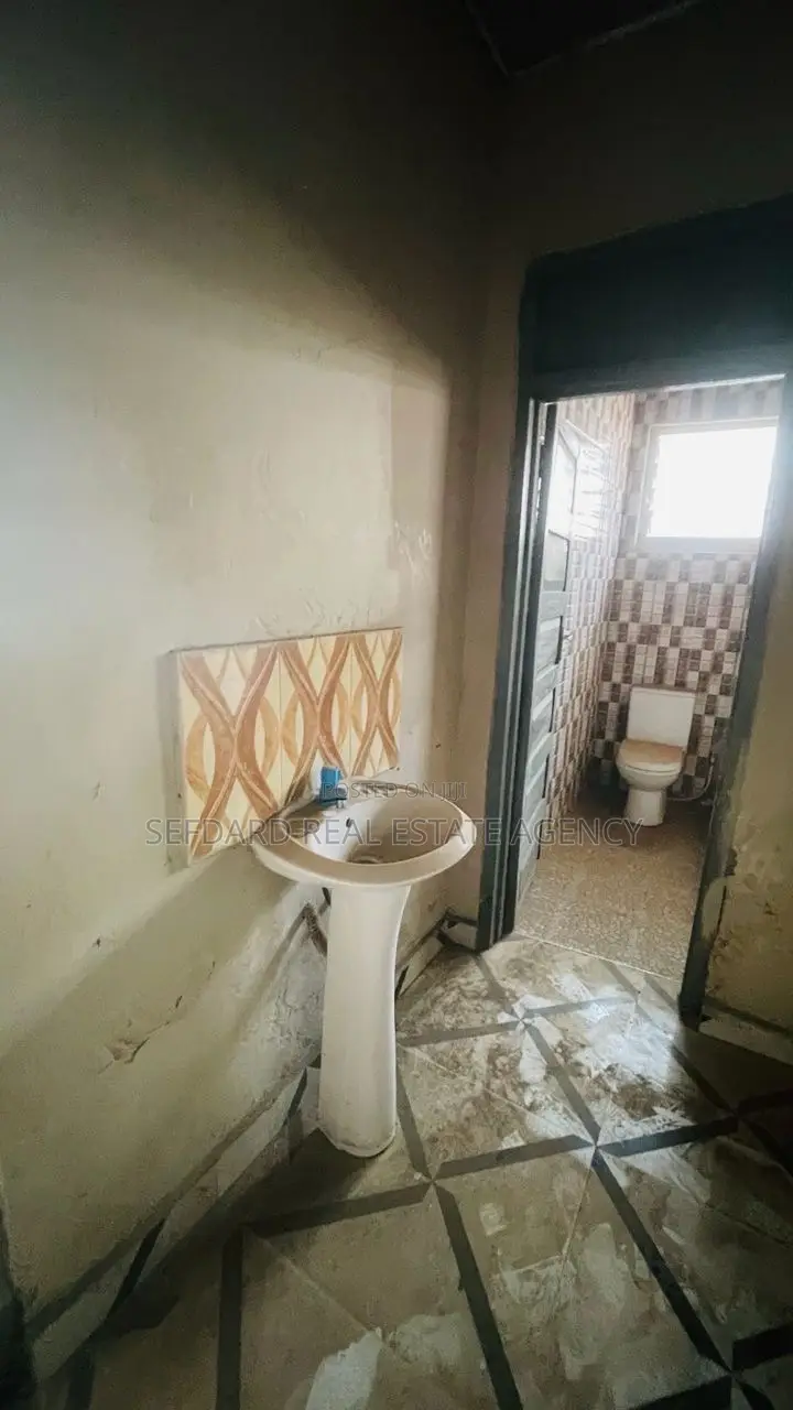 7bdrm House in Sefdard Properties, Mile 7 for sale in Mile 7