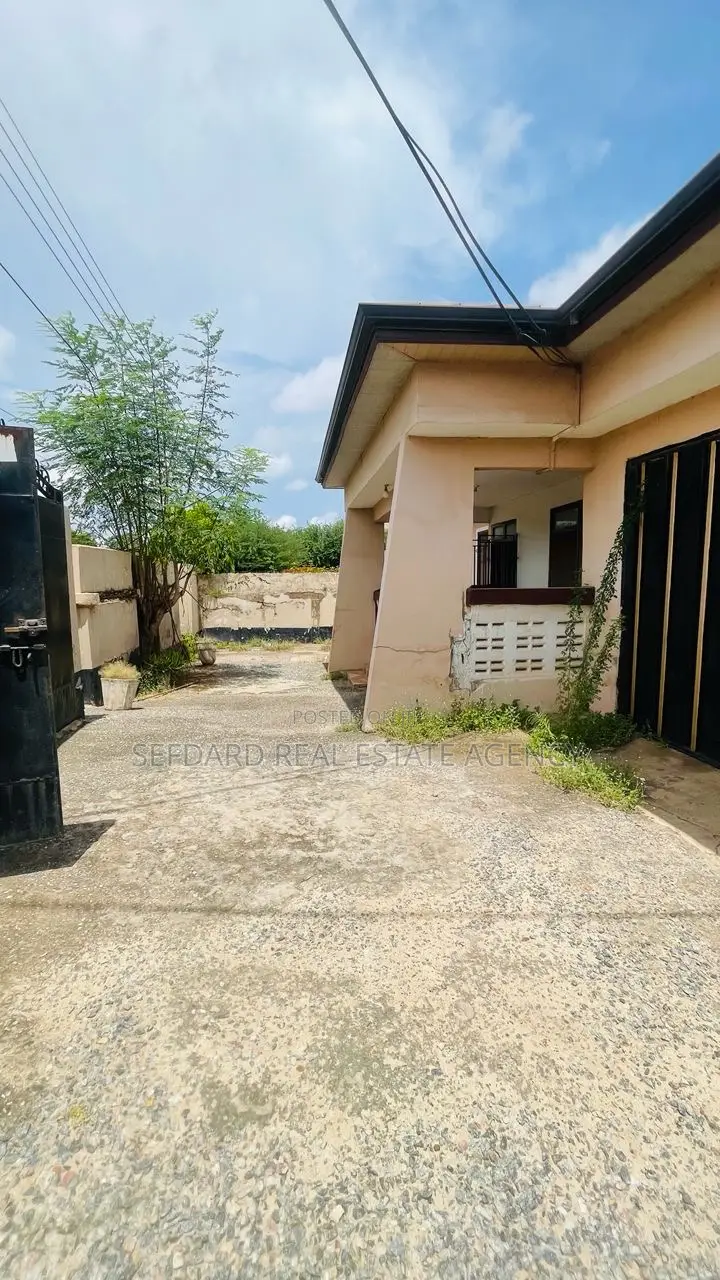 7bdrm House in Sefdard Properties, Mile 7 for sale in Mile 7