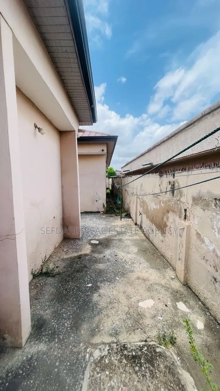 7bdrm House in Sefdard Properties, Mile 7 for sale in Mile 7