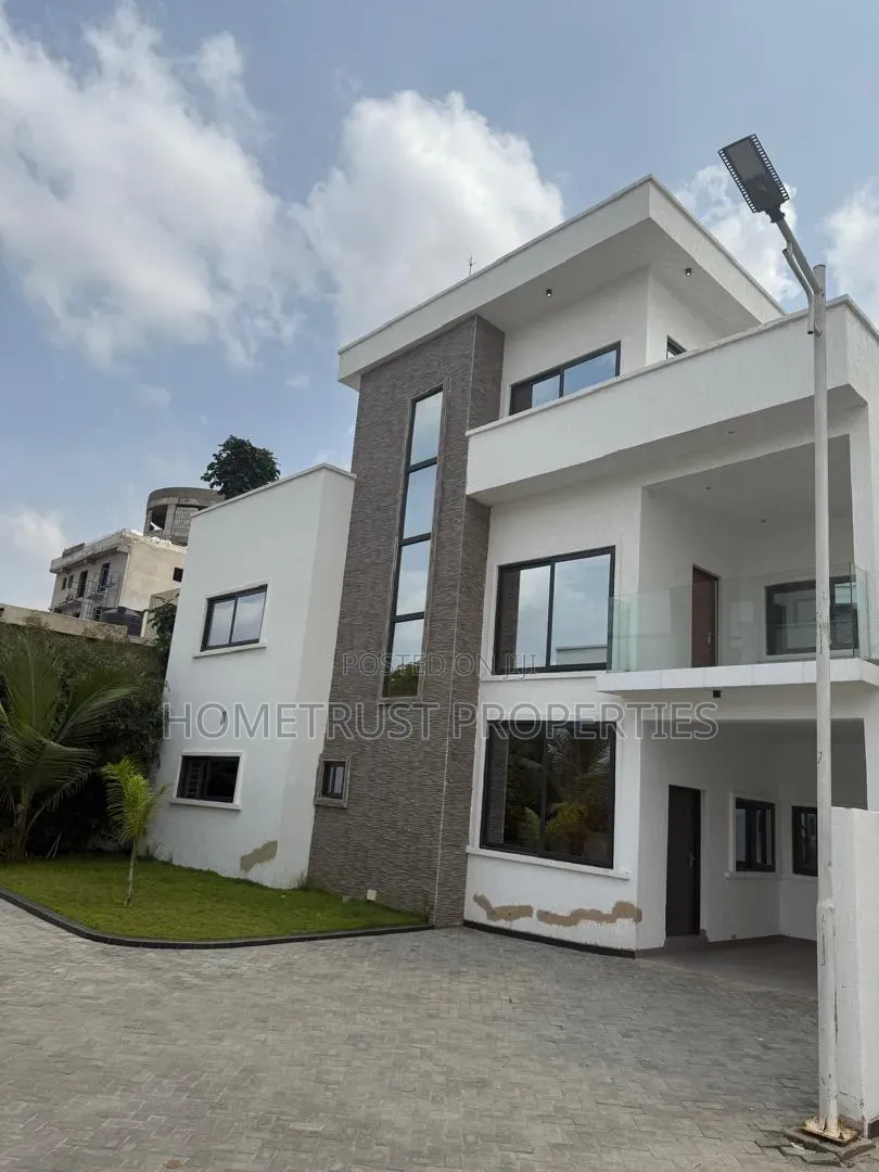 4bdrm Duplex in East Airport Mahama for rent in Airport Residential Area