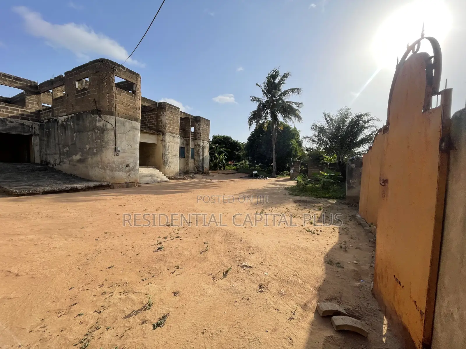 8bdrm Duplex in Omanjor, Sowutwuom for sale in Sowutwuom