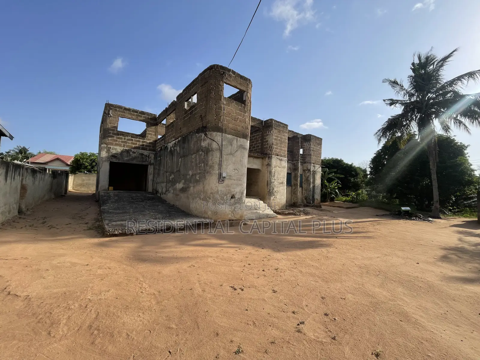 8bdrm Duplex in Omanjor, Sowutwuom for sale in Sowutwuom