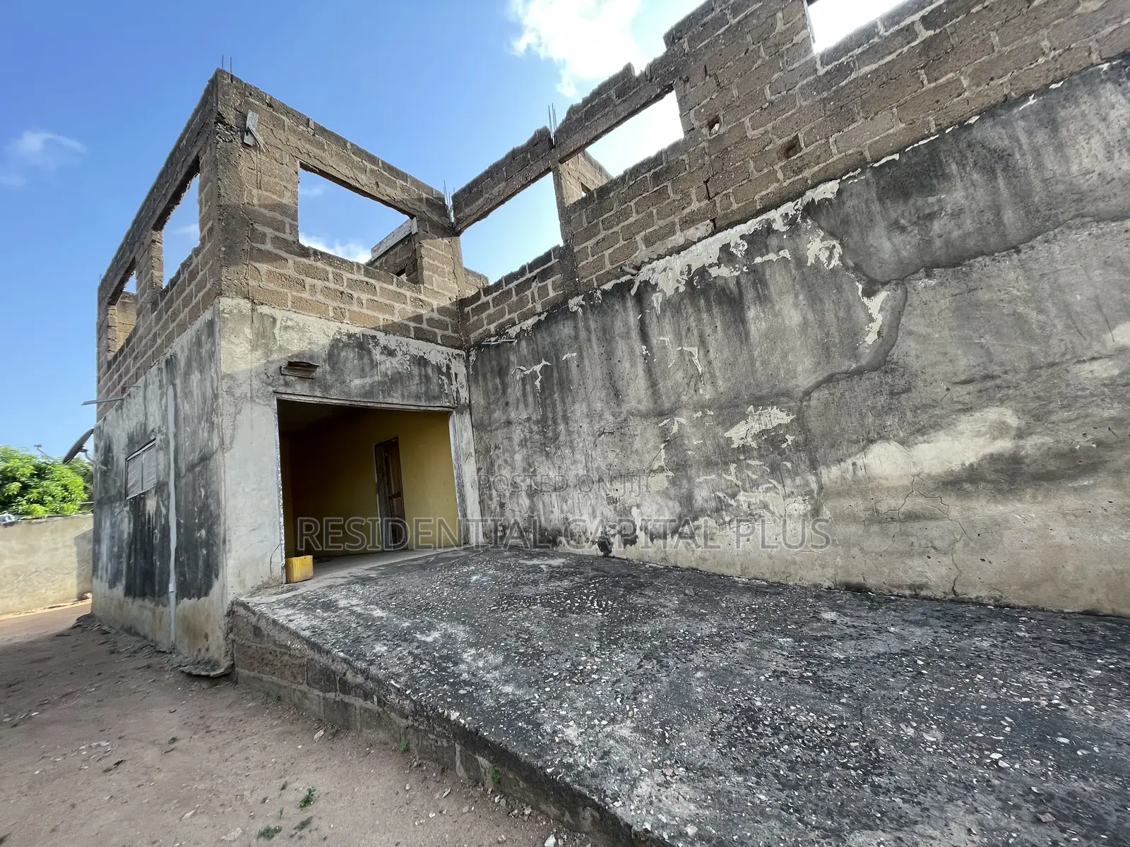 8bdrm Duplex in Omanjor, Sowutwuom for sale in Sowutwuom