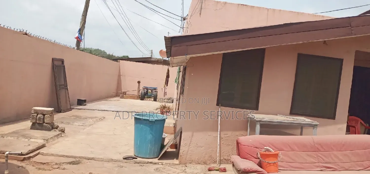 6bdrm House in Property For Sale At for sale in Accra Academy Area