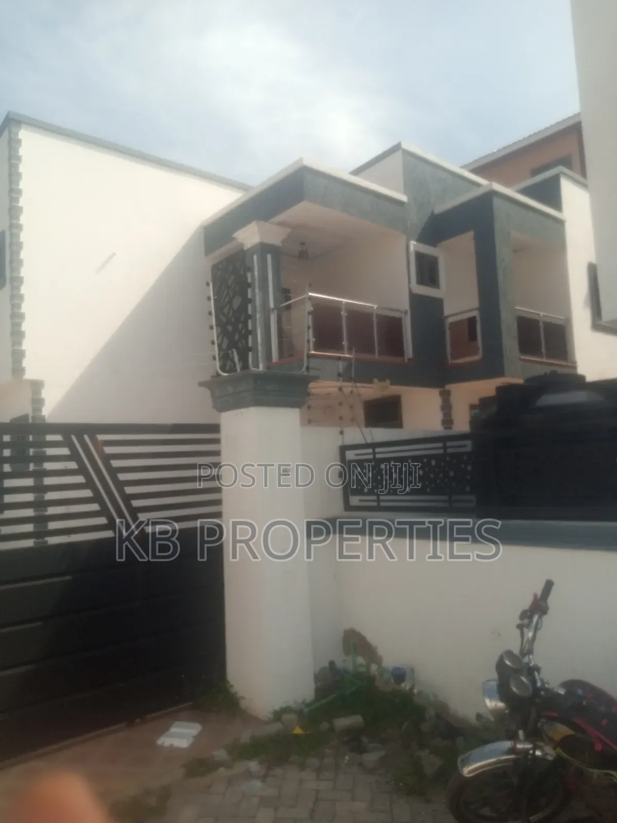 4bdrm Duplex in Kb Properties, Baatsona Total for rent in Baatsona Total