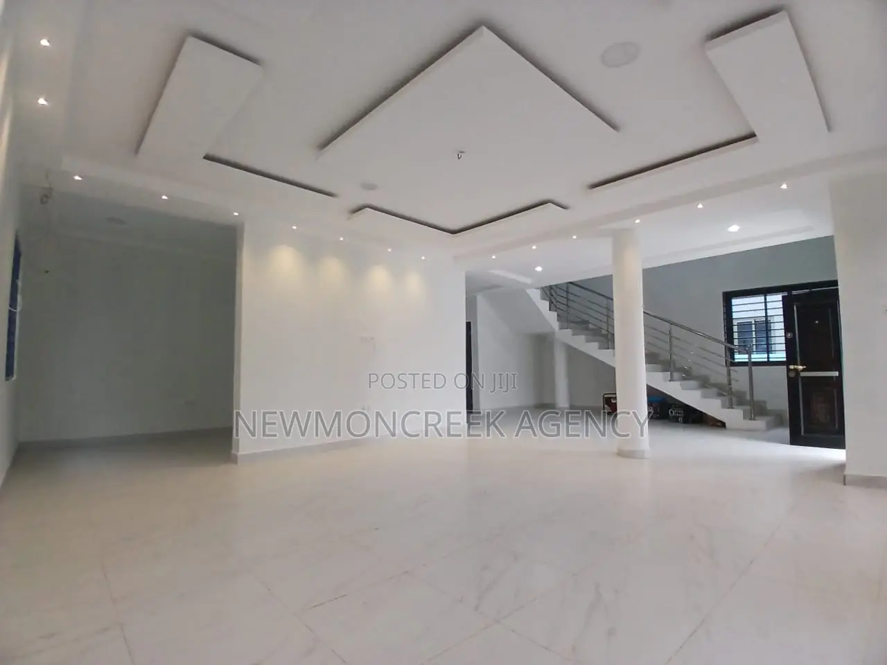 5bdrm Duplex in With Swimming Pool., Lake Side Estate for sale in Lake Side Estate