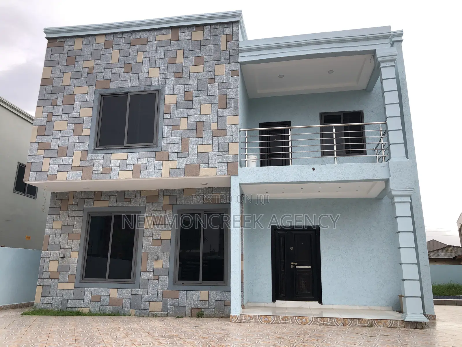 5bdrm Duplex in With Swimming Pool., Lake Side Estate for sale in Lake Side Estate