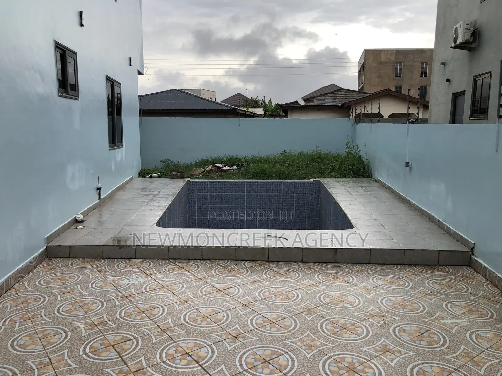 5bdrm Duplex in With Swimming Pool., Lake Side Estate for sale in Lake Side Estate