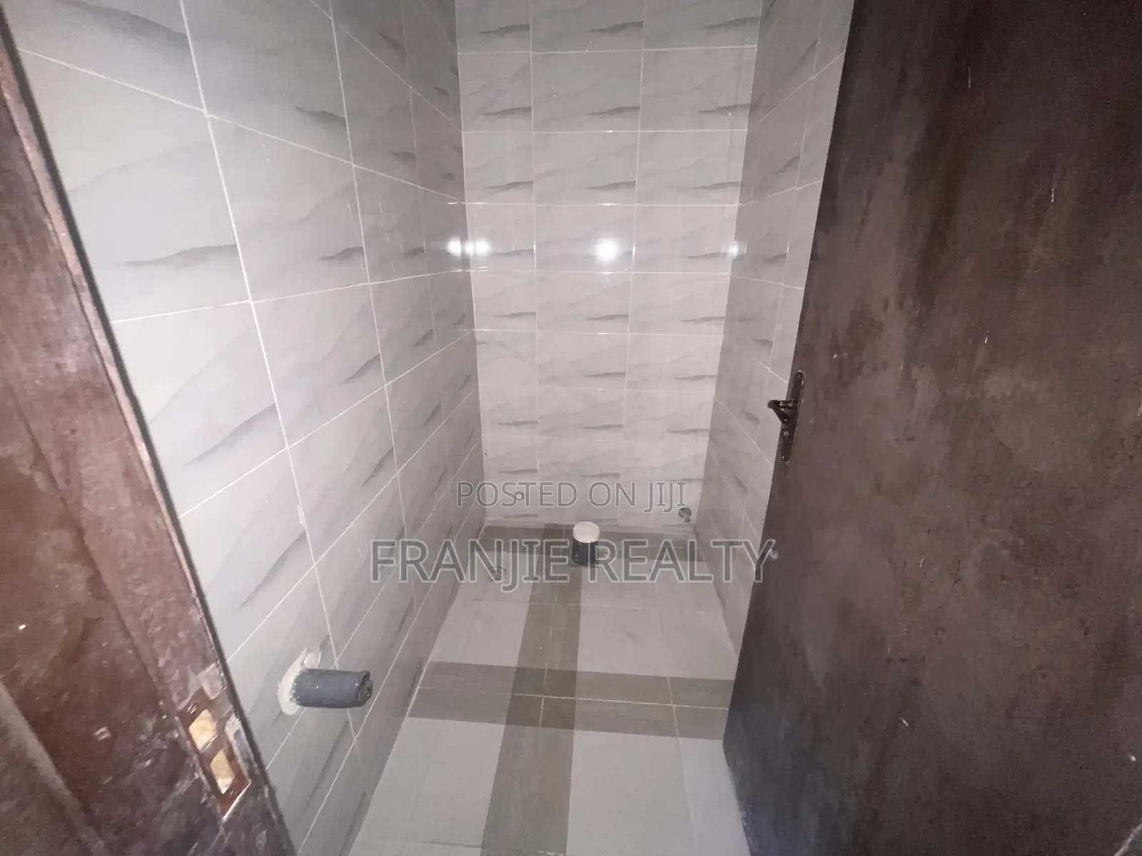 Shop/Office Spaces for Rent at Odorkor. in Odorkor
