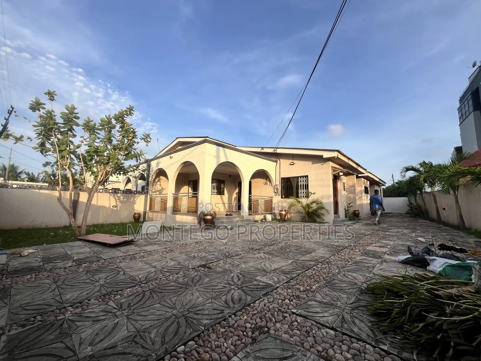 3bdrm Bungalow in American House, East Legon for rent in East Legon
