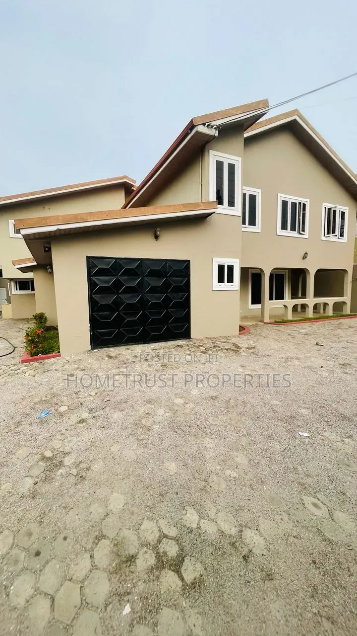 6bdrm House in Kwabenya Acp for rent in Kwabenya