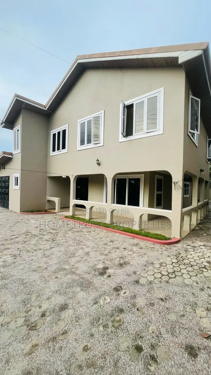 6bdrm House in Kwabenya Acp for rent in Kwabenya