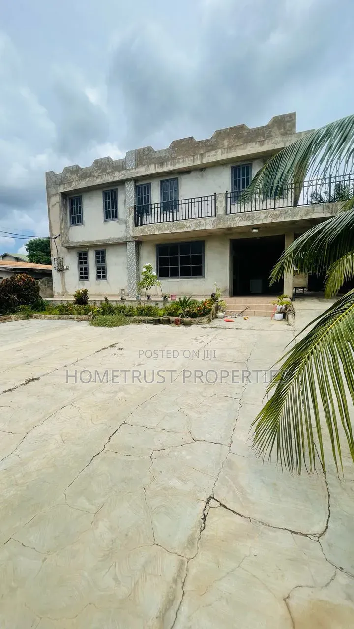 5bdrm Duplex in Kwabenya Acp for rent in Kwabenya
