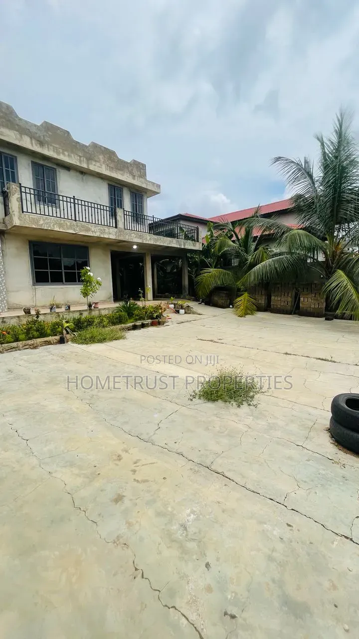 5bdrm Duplex in Kwabenya Acp for rent in Kwabenya