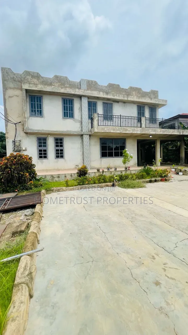 5bdrm Duplex in Kwabenya Acp for rent in Kwabenya