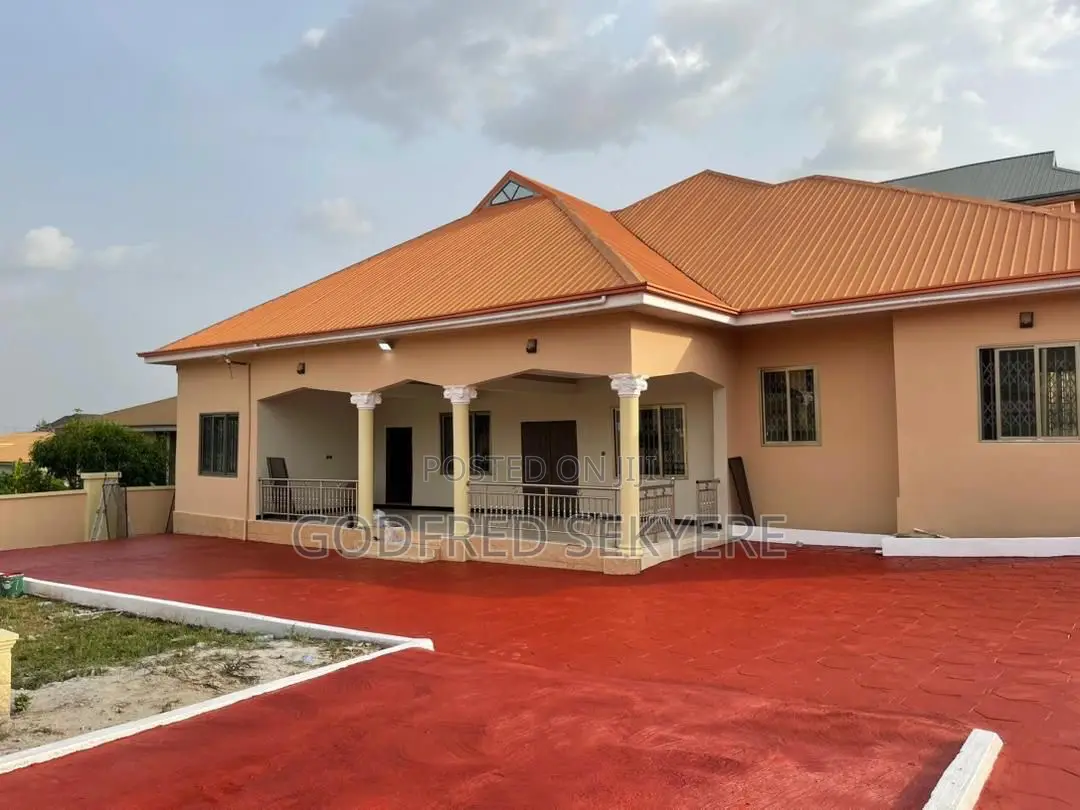 6bdrm House in Adeleke Estates, Kumasi Metropolitan for sale in Kumasi Metropolitan