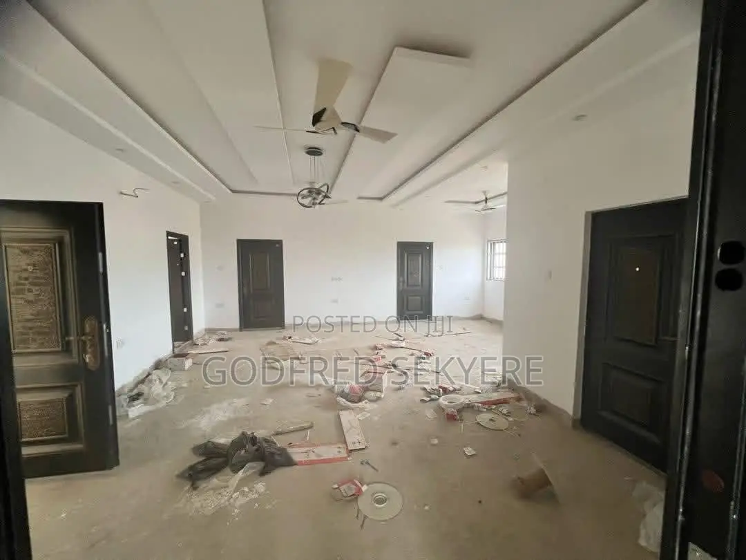 6bdrm House in Adeleke Estates, Kumasi Metropolitan for sale in Kumasi Metropolitan