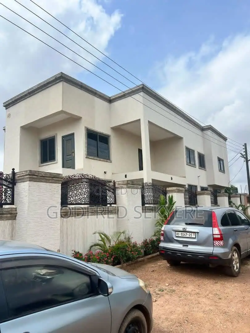 6bdrm House in Adeleke Estates, Kumasi Metropolitan for sale in Kumasi Metropolitan