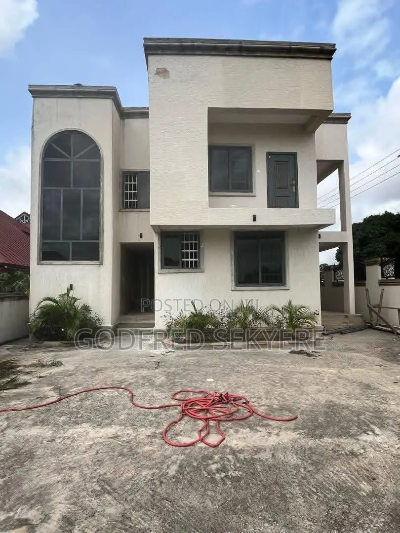 6bdrm House in Adeleke Estates, Kumasi Metropolitan for sale in Kumasi Metropolitan