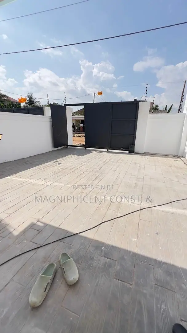 2bdrm Duplex in Magniphicent Estates, Ashaley Botwe for sale in Ashaley Botwe