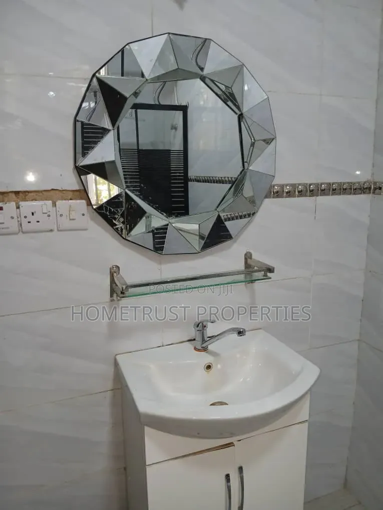 2bdrm Apartment in Taifa Burkina, Polyclinic for rent in Polyclinic
