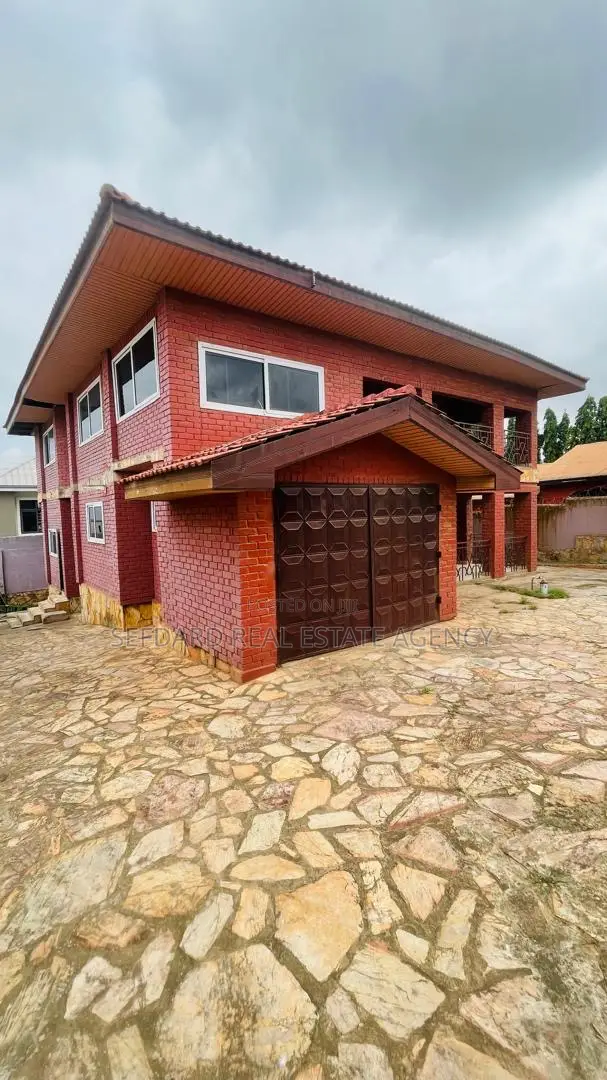 5bdrm House in Sefdard Properties, Kwabenya for sale in Kwabenya