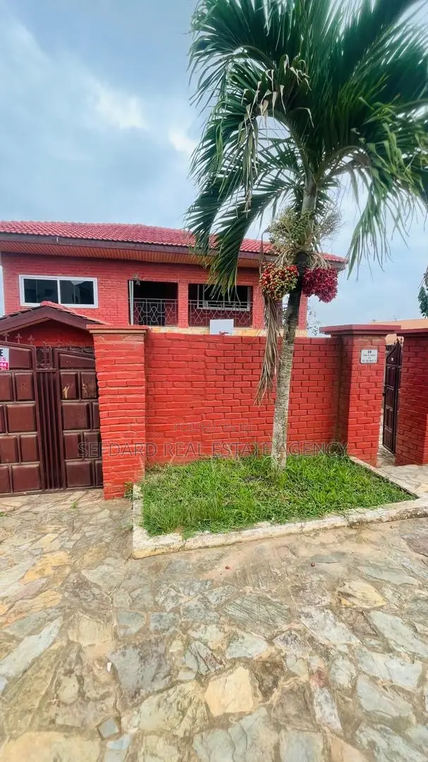 5bdrm House in Sefdard Properties, Kwabenya for sale in Kwabenya