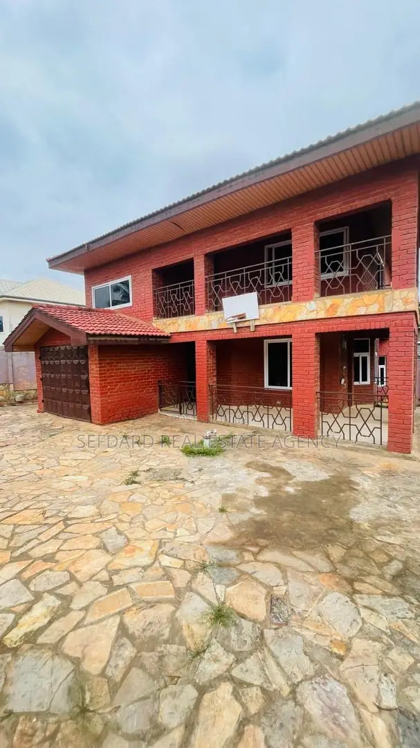 5bdrm House in Sefdard Properties, Kwabenya for sale in Kwabenya