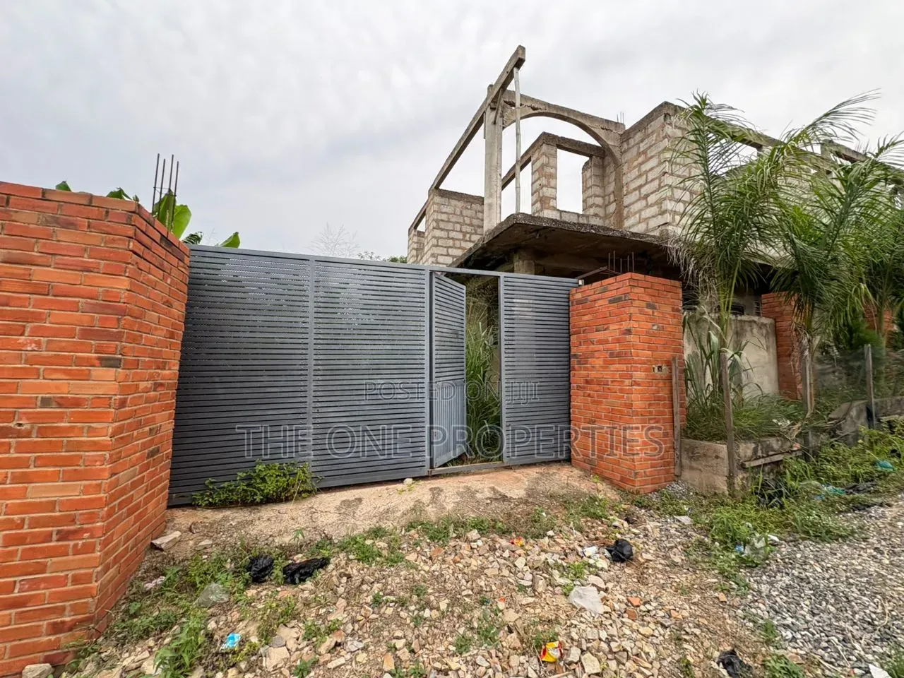 9bdrm Duplex in Nsawam Sekyikrom for sale in Nsawam Adoagyiri Municipal