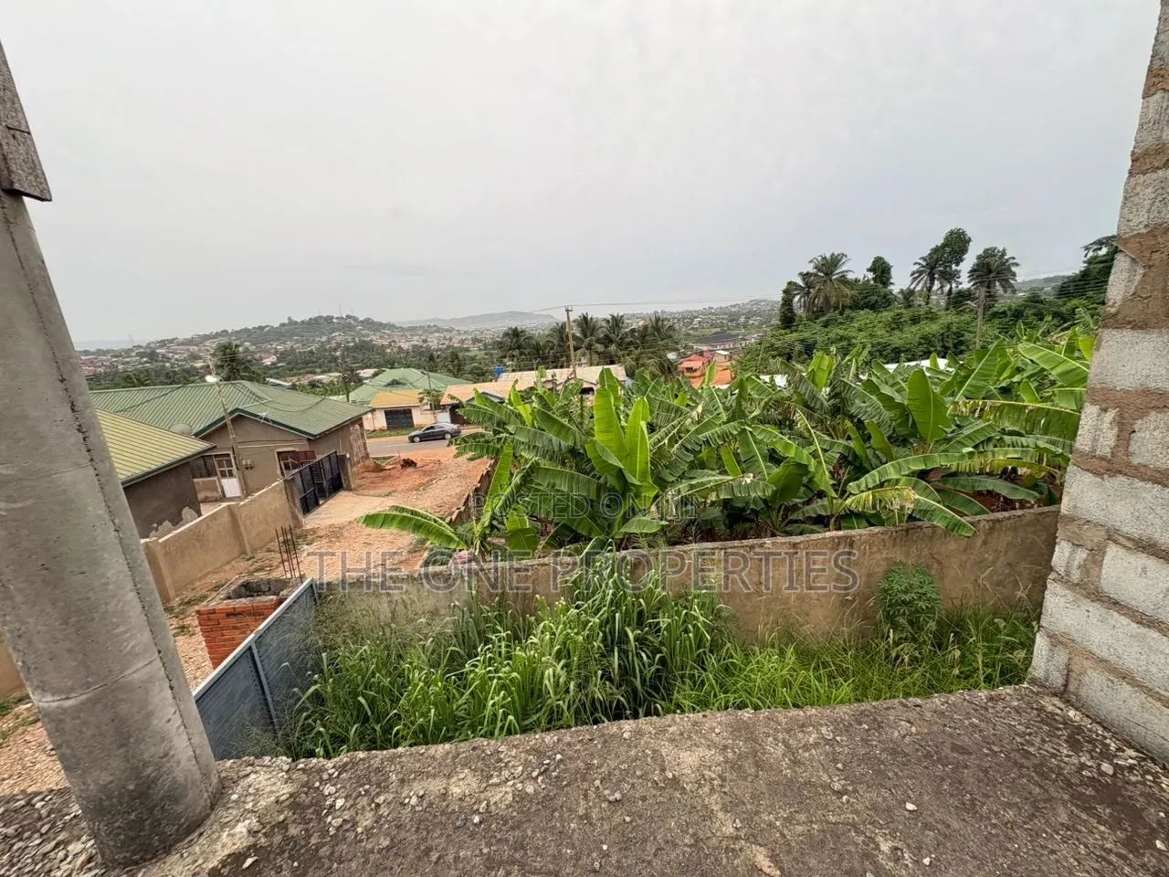 9bdrm Duplex in Nsawam Sekyikrom for sale in Nsawam Adoagyiri Municipal