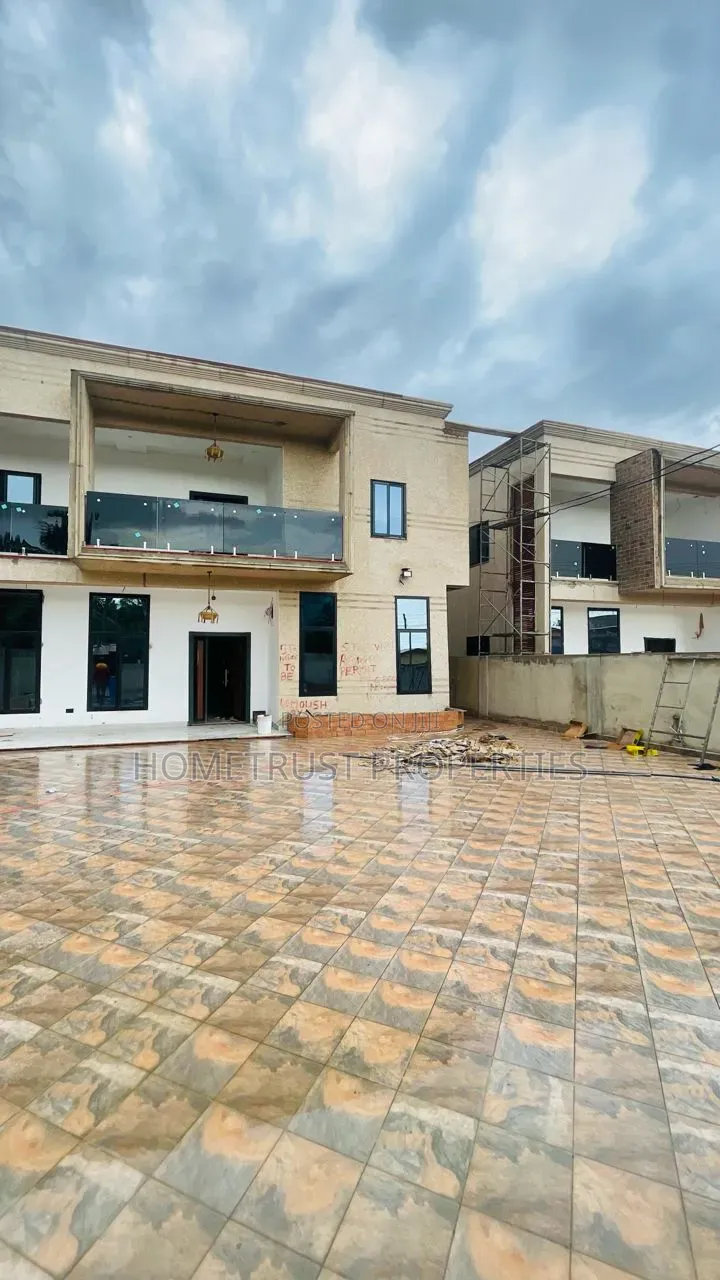 4bdrm Duplex in Ashongman Area, Police Station for sale in Police Station