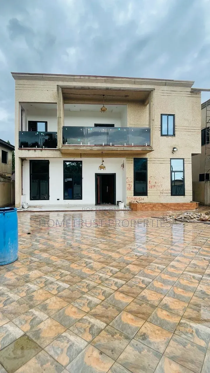 4bdrm Duplex in Ashongman Area, Police Station for sale in Police Station