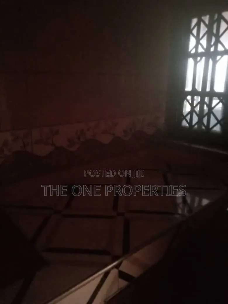 5bdrm Apartment in Adjen Kotoku, Accra Metropolitan for sale in Accra Metropolitan