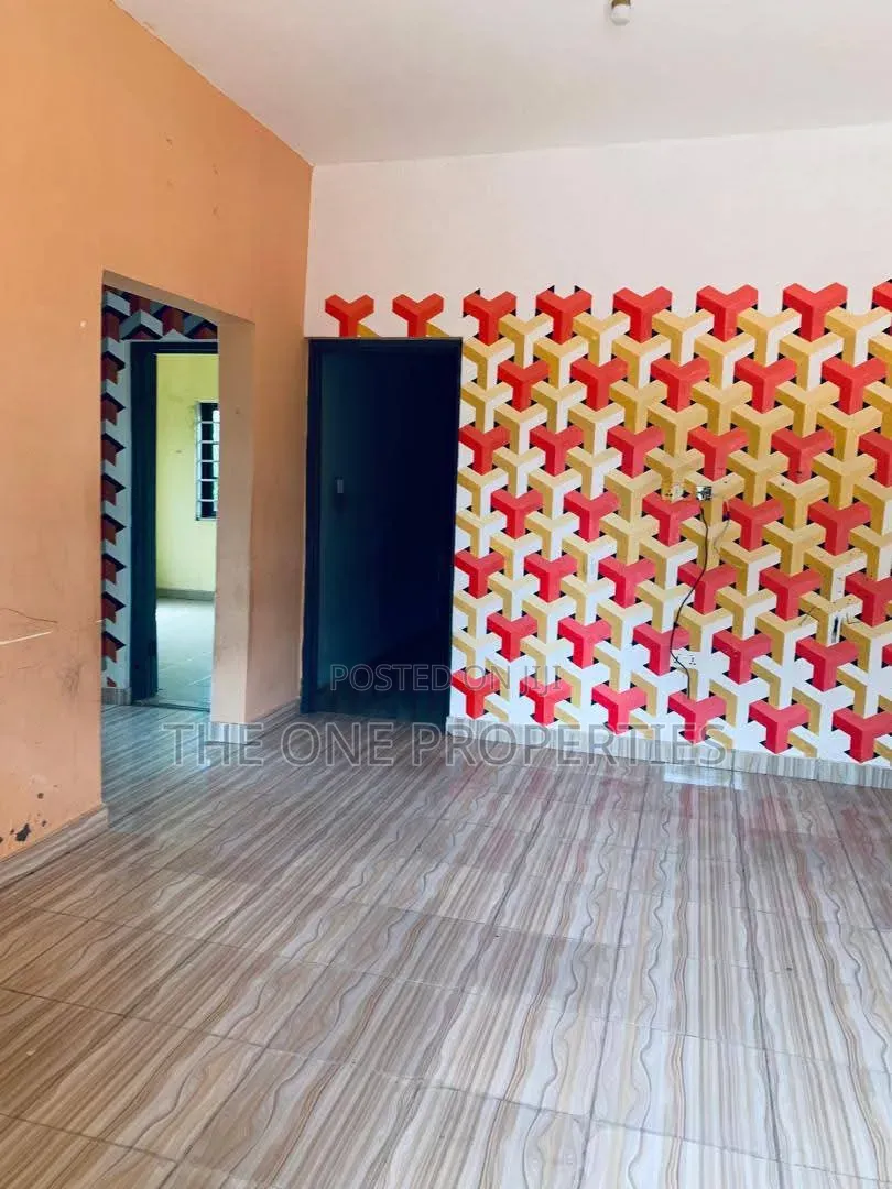 5bdrm Apartment in Adjen Kotoku, Accra Metropolitan for sale in Accra Metropolitan