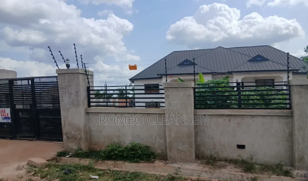 10bdrm Duplex in Kuwait, Kumasi Metropolitan for sale in Kumasi Metropolitan