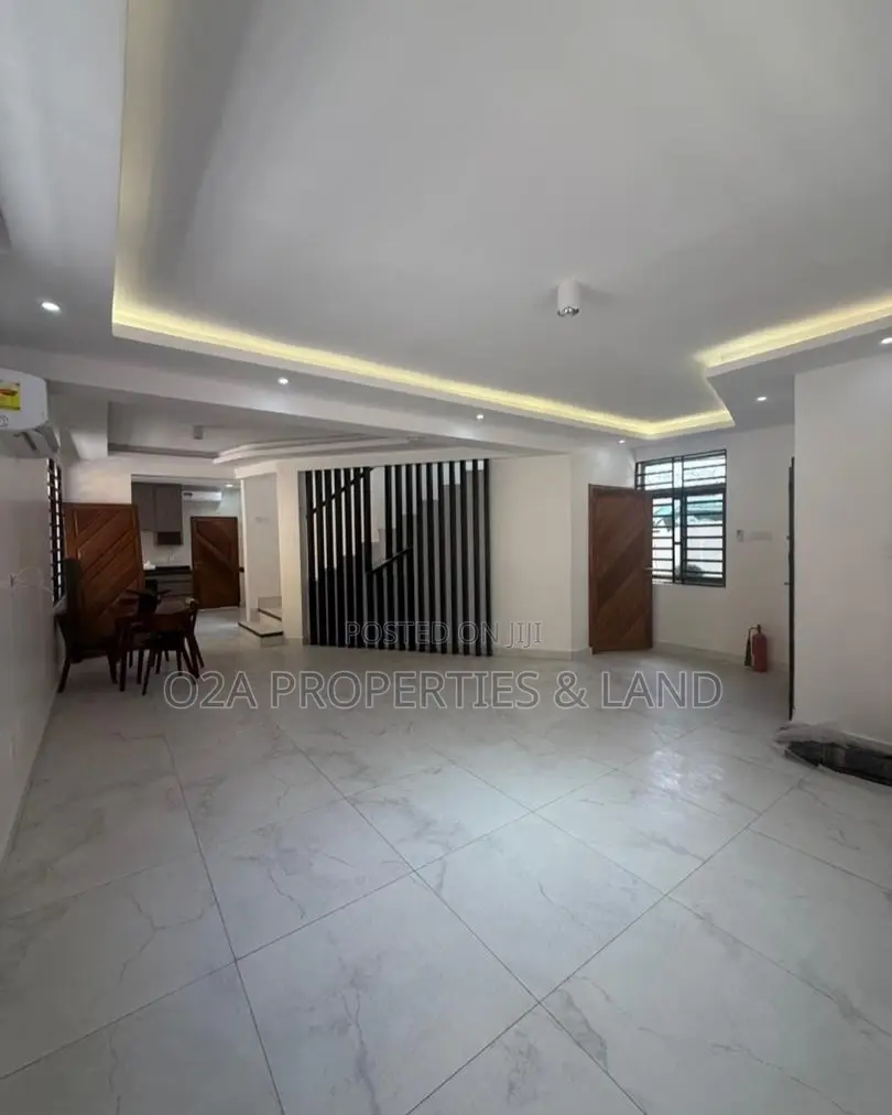 2bdrm Townhouse / Terrace in Cantonments, Acquinas for rent in Acquinas