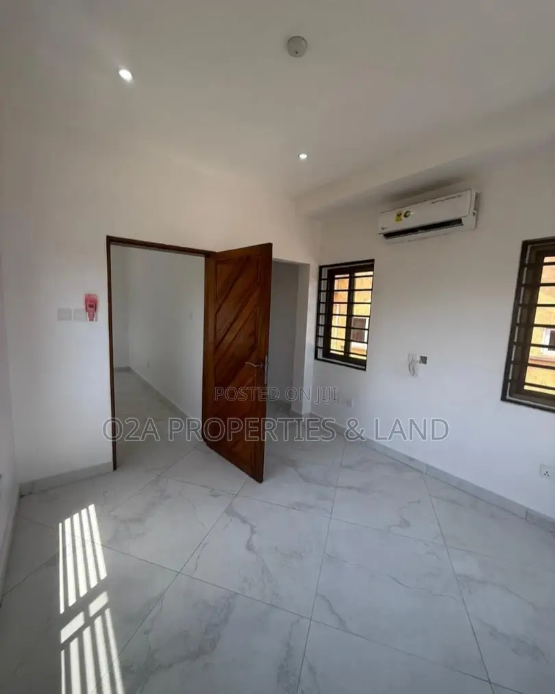 2bdrm Townhouse / Terrace in Cantonments, Acquinas for rent in Acquinas