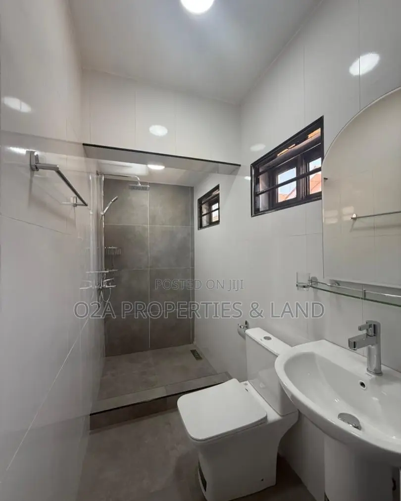 2bdrm Townhouse / Terrace in Cantonments, Acquinas for rent in Acquinas