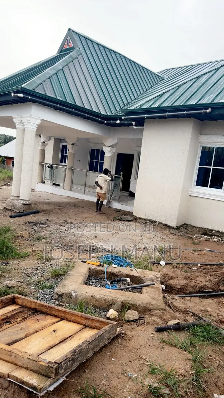 5bdrm House in Apagya Nursing, Afigya-Kwabre for sale in Afigya-Kwabre