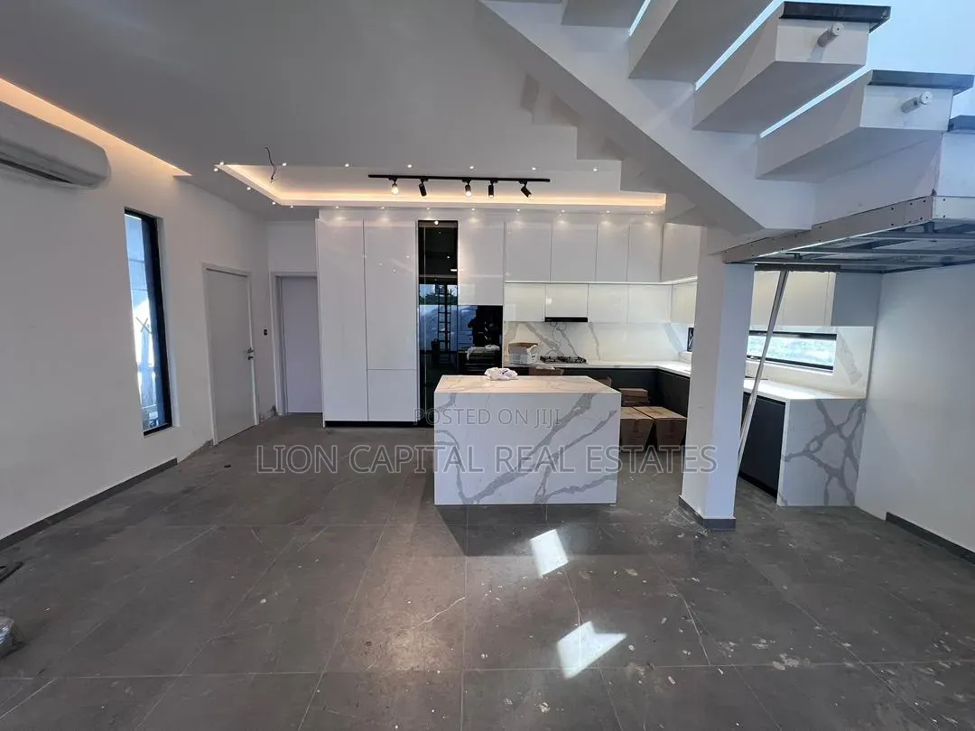 4bdrm Duplex in Dzorwulu for sale in Dzorwulu