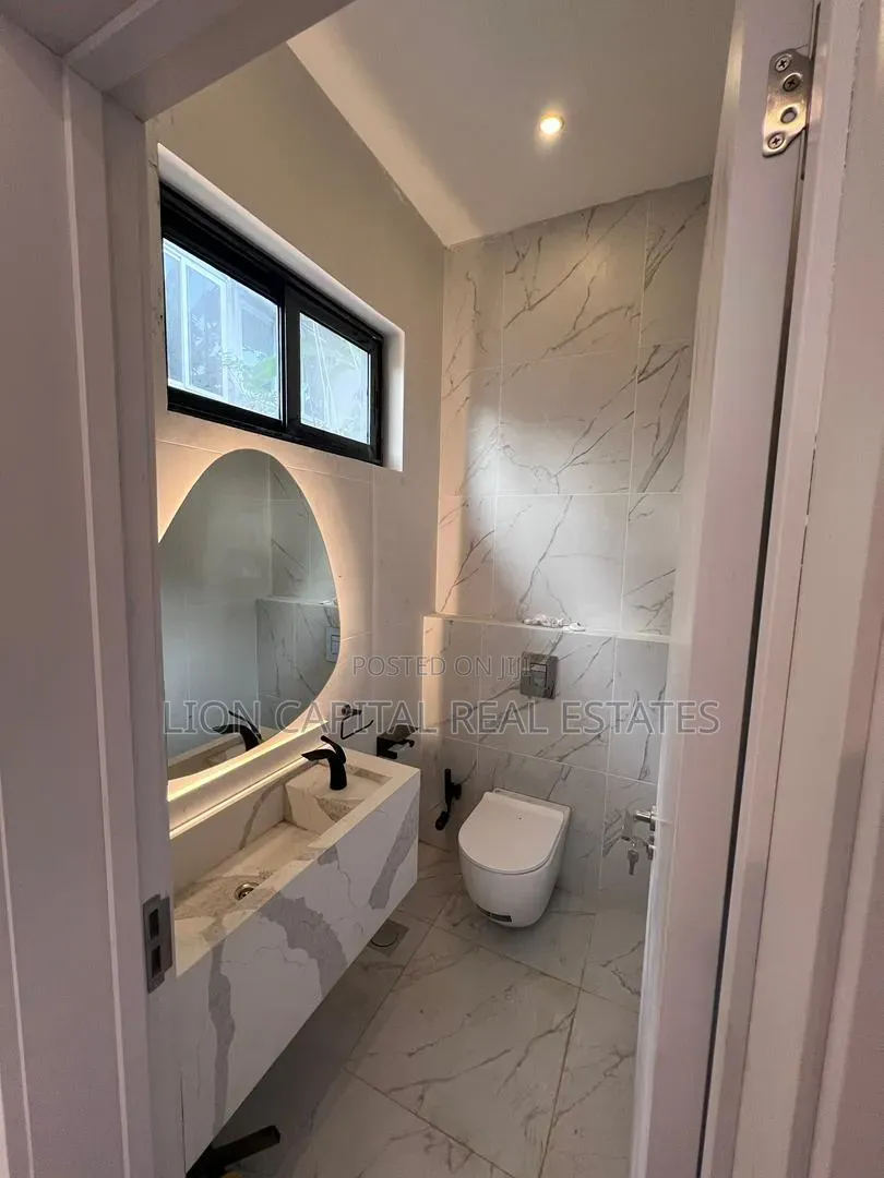 4bdrm Duplex in Dzorwulu for sale in Dzorwulu
